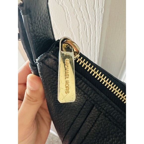 Michael Kors Black Pebbled Leather Hobo Shoulder Bag Crossbody Gold Hard emblem - Picture 5 of 7